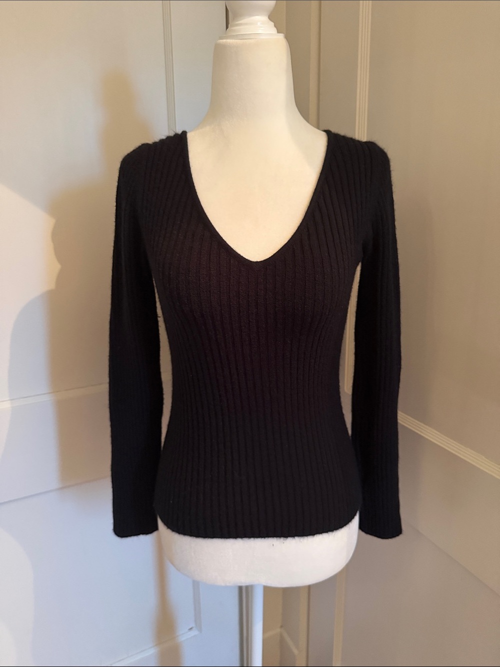 Women's Black Ribbed V-Neck Sweater GAS Size Small